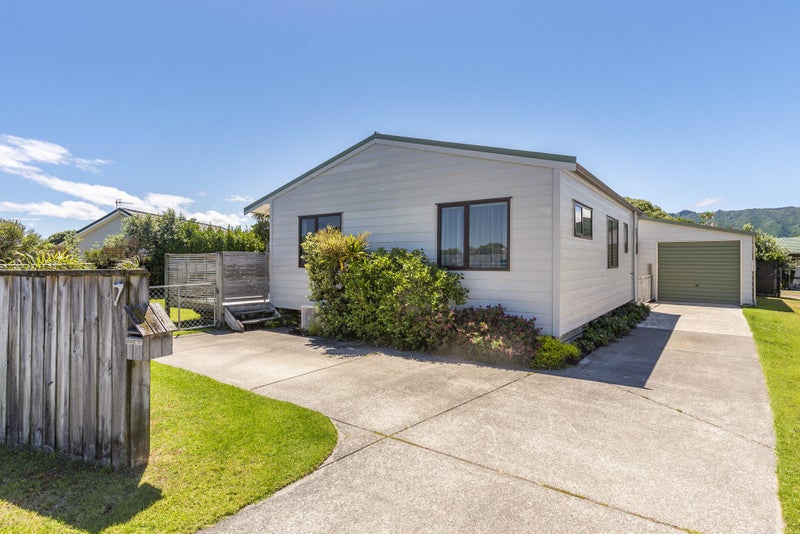 7 Adrian Grove, Waikanae Beach, Waikanae - Carousel 2