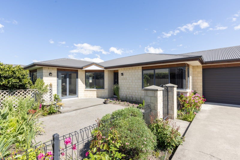 219B Frimley Oaks, Frimley, Hastings - Carousel 1