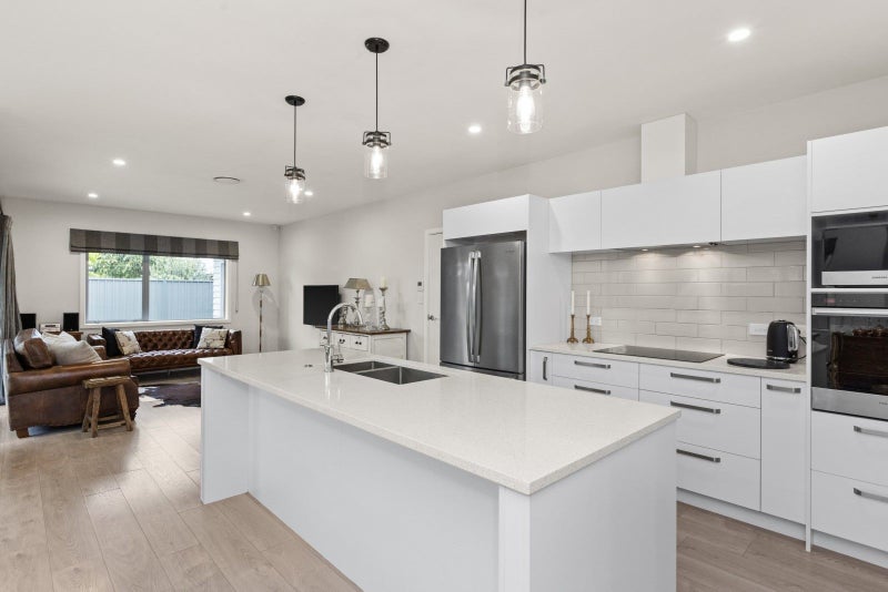 17 Drovers Way, Frimley, Hastings - Carousel 2