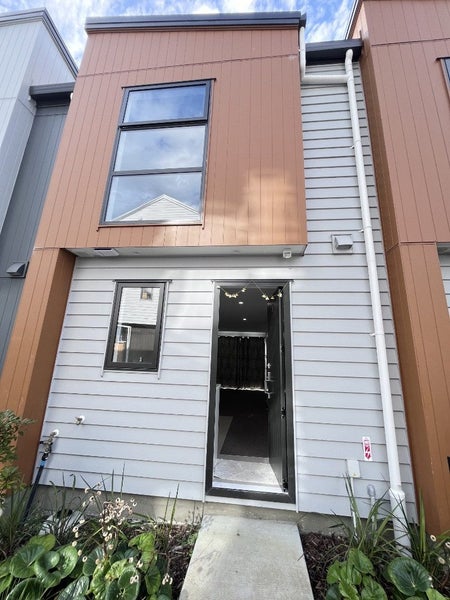 9 Raupeti Lane, Henderson, Auckland - Carousel 1