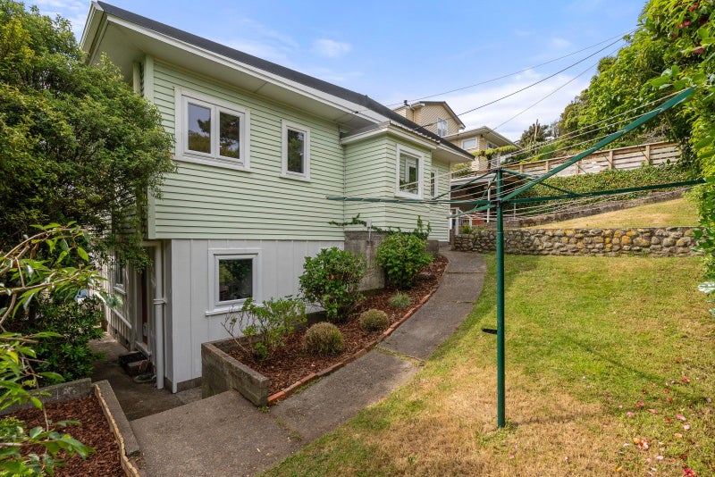 16 Waru Street, Khandallah, Wellington - Carousel 2