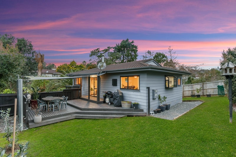 21 Capricorn Place, Glen Eden, Auckland - Carousel 1