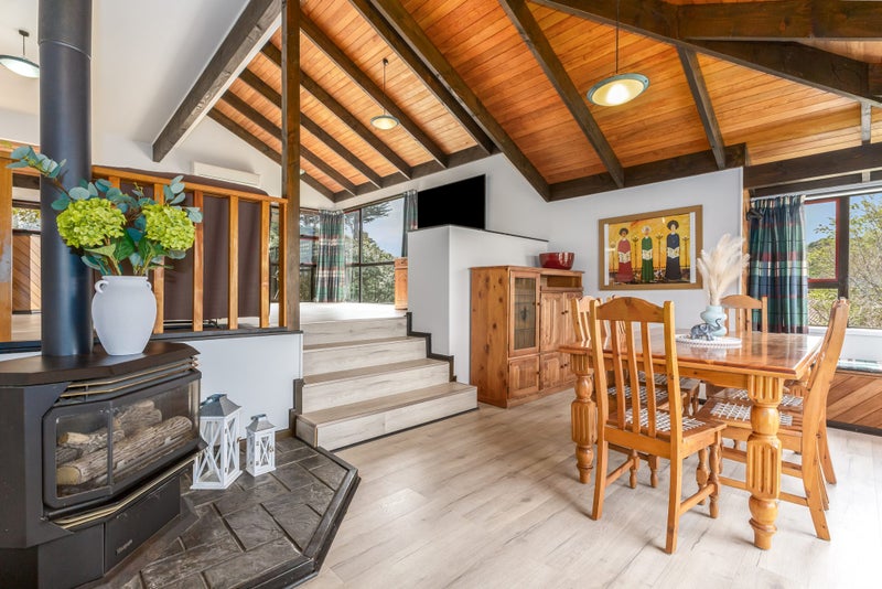 1 Kedge Lane, Whitby, Porirua - Carousel 1