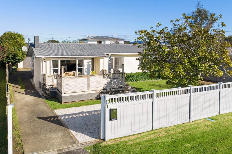 1 Waipani Road, Te Atatu Peninsula, Auckland - Carousel 1