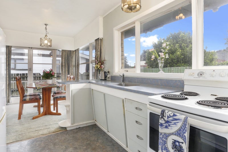 32C Kiwi Esplanade, Mangere Bridge, Auckland - Carousel 2