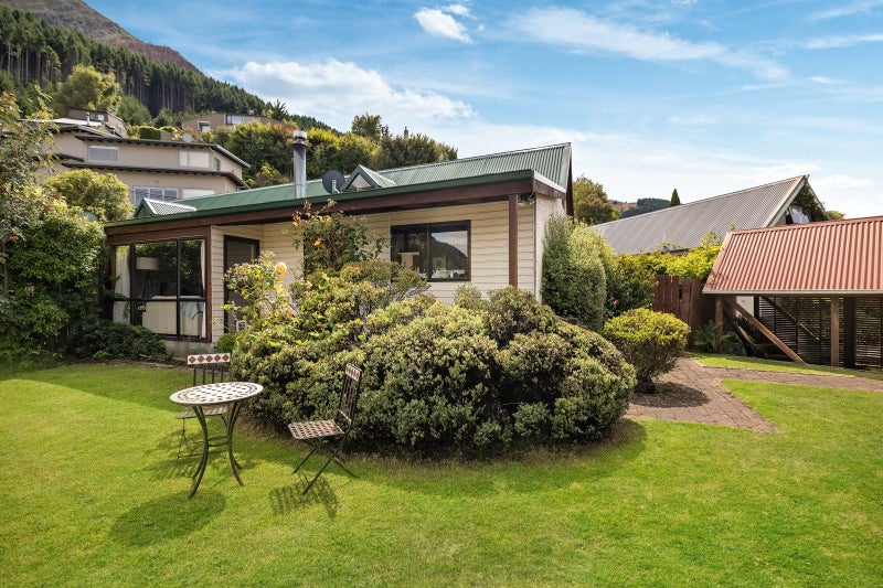 1B Dart Place, Fernhill, Queenstown - Carousel 2