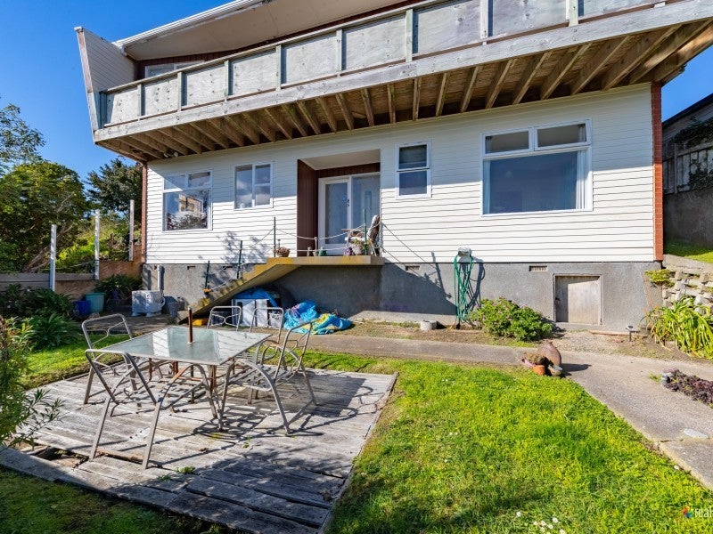 6 Ash Grove, Ranui, Porirua - Carousel 1