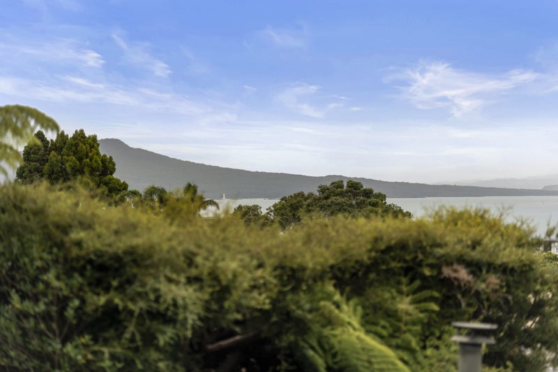 2/23 Parr Terrace, Castor Bay, Auckland - Carousel 2