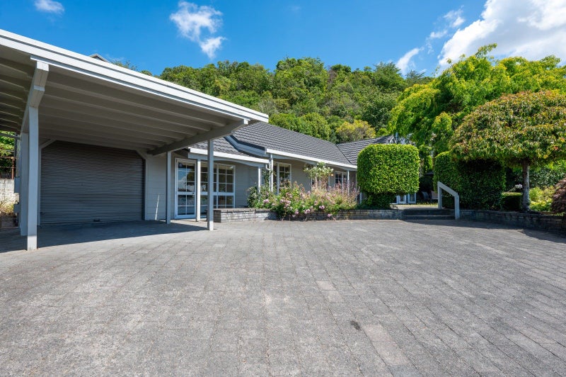 7 Krissell Place, Acacia Bay, Taupo - Carousel 1