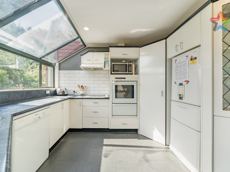 142 Manuka Street, Stokes Valley, Lower Hutt - Carousel 2