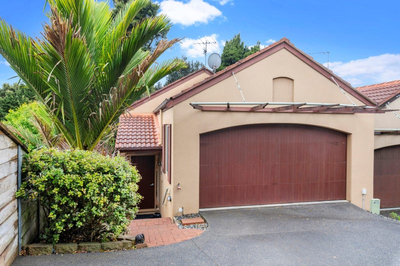 36 Silkwood Grove, Totara Heights, Auckland - Carousel 1