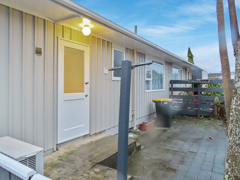 2/30B Awamutu grove, GRACEFIELD, LOWER HUTT - Carousel 9