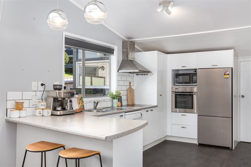 14 Charthouse Lane, Whitby, Porirua - Carousel 2