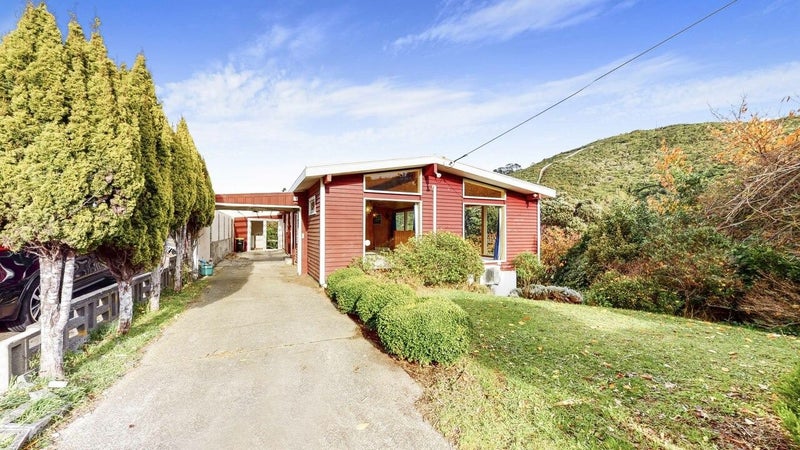 42 Versailles Street, Karori, Wellington - Carousel 1