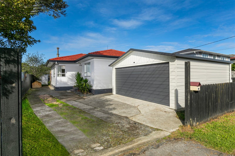 34 Birdwood Road, Swanson, Auckland - Carousel 1