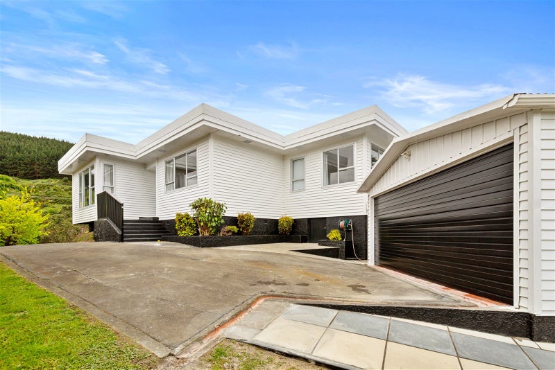 26 Raroa Terrace, Tawa, Wellington - Carousel 1