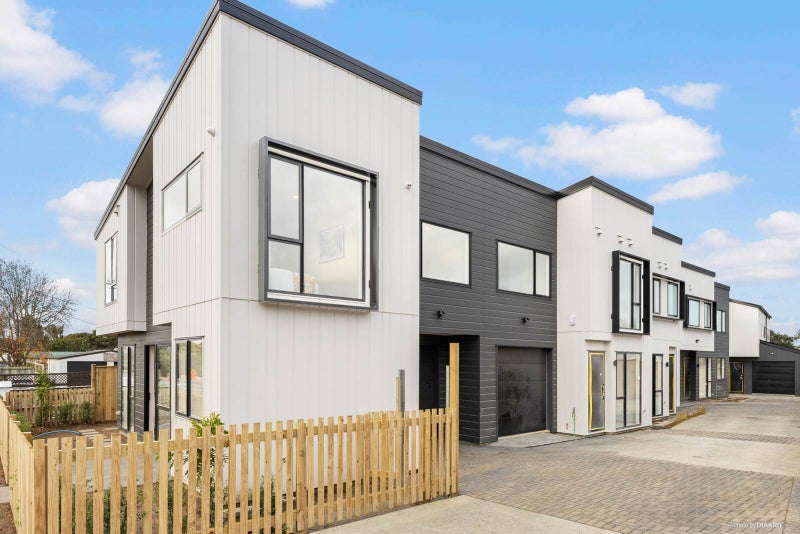 96A Seymour Road, Sunnyvale, Auckland - Carousel 1