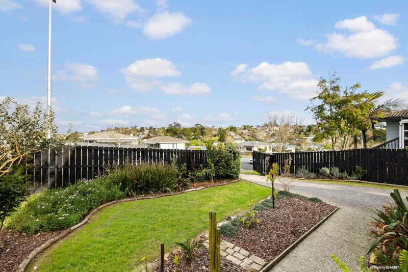 46 Garton Drive, Massey, Auckland - Carousel 2