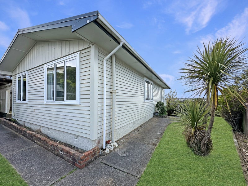 6 Salford Street, Newlands, Wellington - Carousel 13