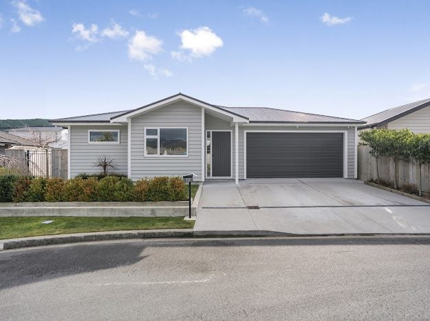 12 Poulson Grove, Trentham, Upper Hutt - Carousel 1