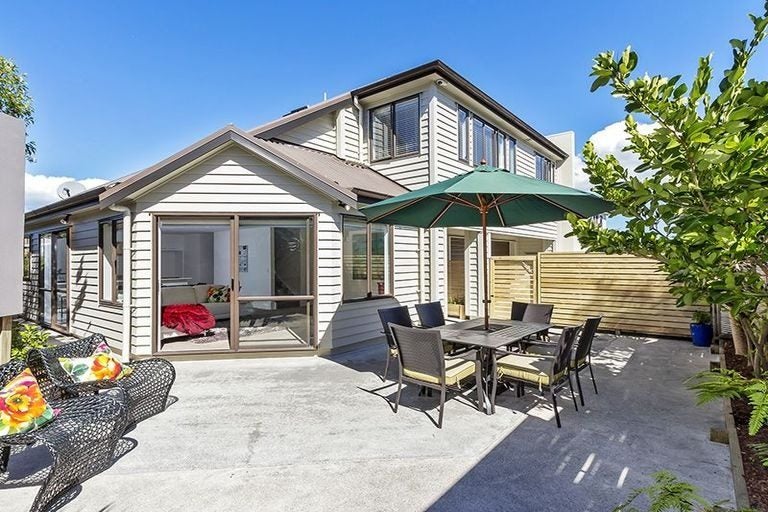 32 Bleakhouse Road, Howick, Auckland - Carousel 1