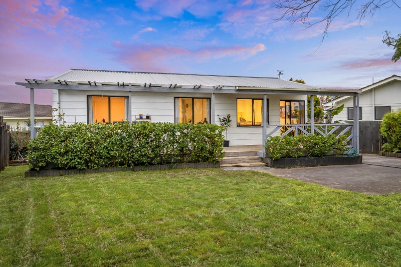 2/2 Crosby Road, West Harbour, Auckland - Carousel 1