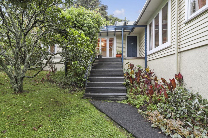 2 York Road, Titirangi, Auckland - Carousel 1