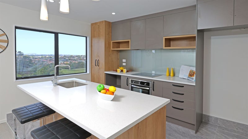 85D Lake Panorama Drive, Henderson Valley, Auckland - Carousel 2