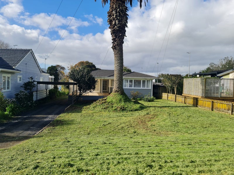 17 Woodward Avenue, Mangere Bridge, Auckland - Carousel 1