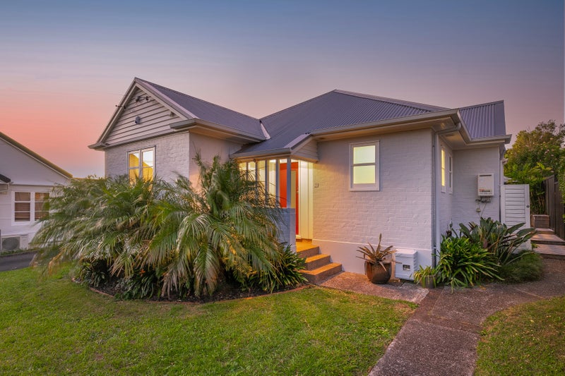 39 Alberta Street, Point Chevalier, Auckland - Carousel 1