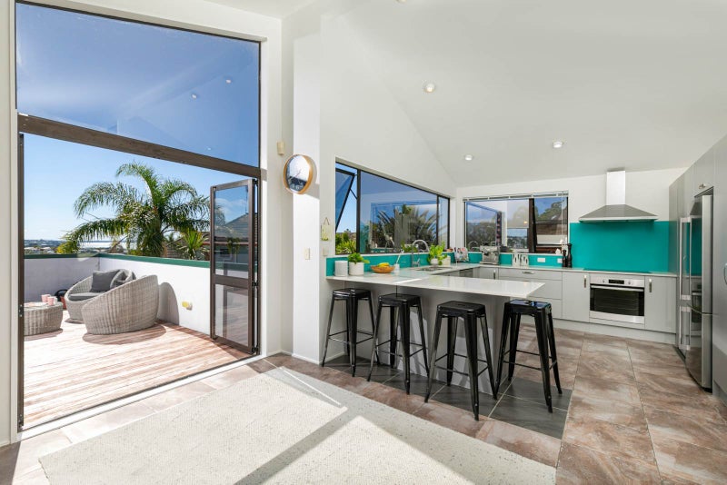 2/33 Braemar Road, Rothesay Bay, Auckland - Carousel 1