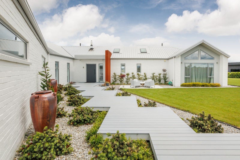 12 Colquhoun Way, Kelvin Grove, Palmerston North - Carousel 1