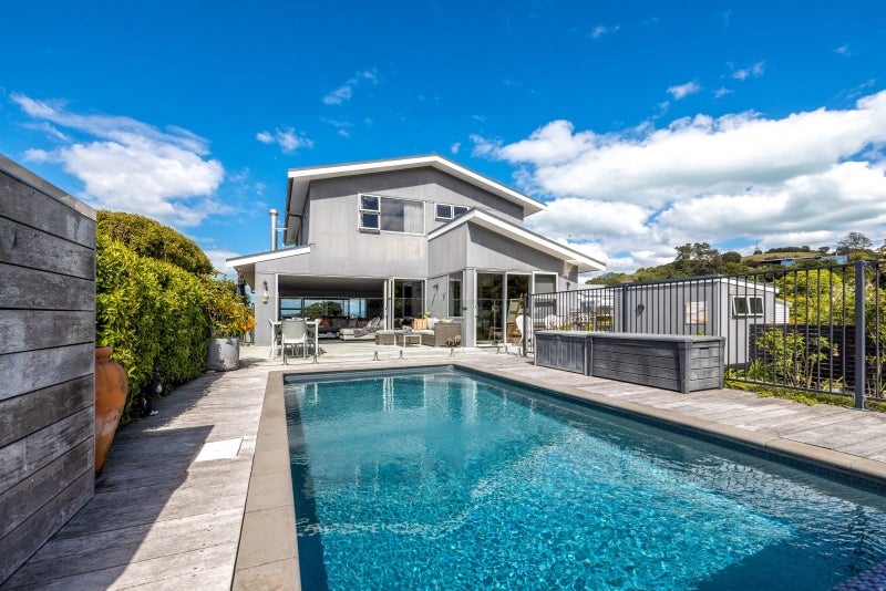 9 Wattle Road, Oneroa, Waiheke Island - Carousel 1