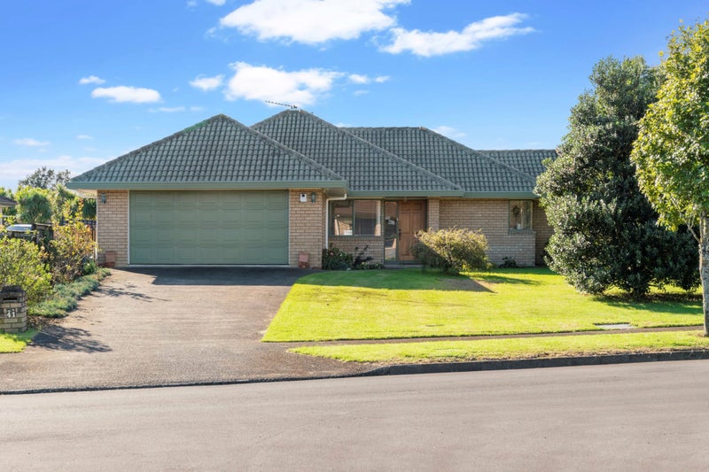 41 Lothian Brae, Wattle Downs, Auckland - Carousel 2