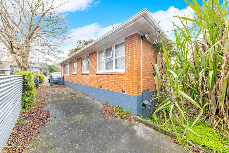 4 Begbie Place, Sandringham, Auckland - Carousel 2