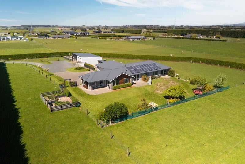 135 Millwood Glen, Mill Road - Carousel 1