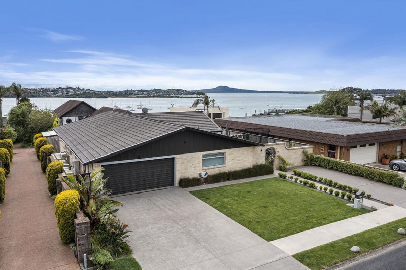 29 Clyside Avenue, Half Moon Bay, Auckland - Carousel 1