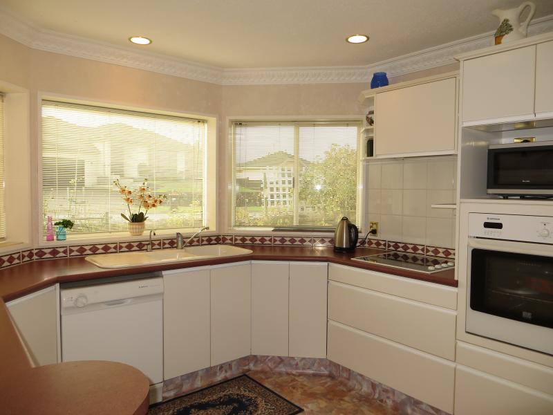11 Shakespeare Way, Kelvin Grove, Palmerston North - Carousel 2