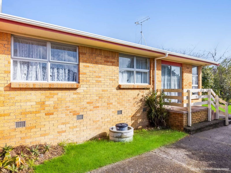 24A Lewis Street, Glenview, Hamilton - Carousel 2