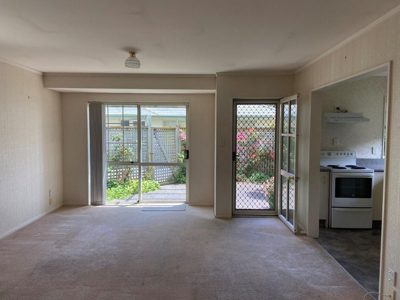 111 Southampton Street West, Hastings, Hastings - Carousel 2