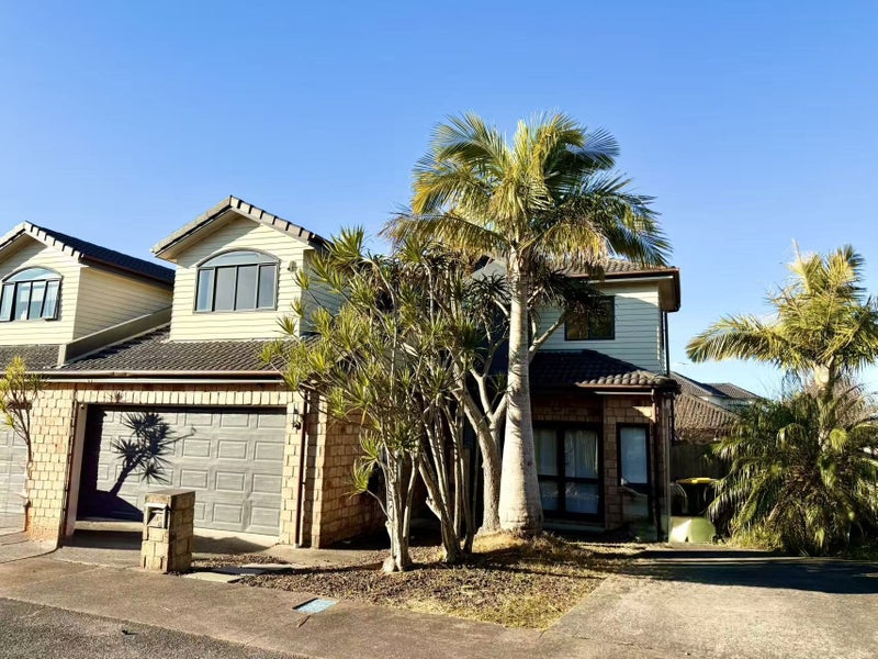 8 Derg Place, East Tamaki, Auckland - Carousel 1