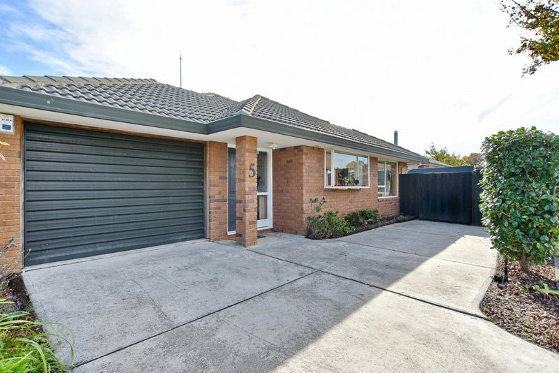 2/5 Rossiter Avenue, Redwood, Christchurch - Carousel 1