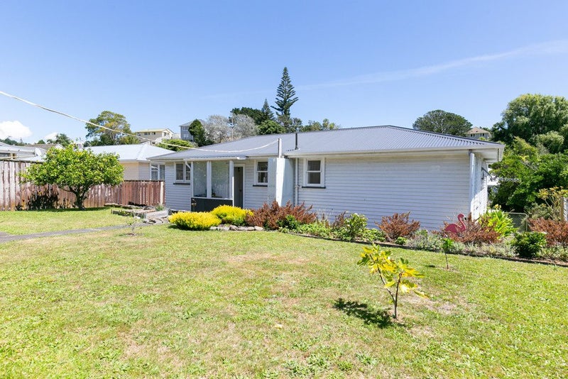 142 Mungavin Avenue, Ranui, Porirua - Carousel 1