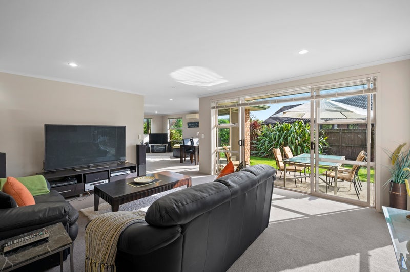 15 Breaker Grove, Waiuku, Waiuku - Carousel 2