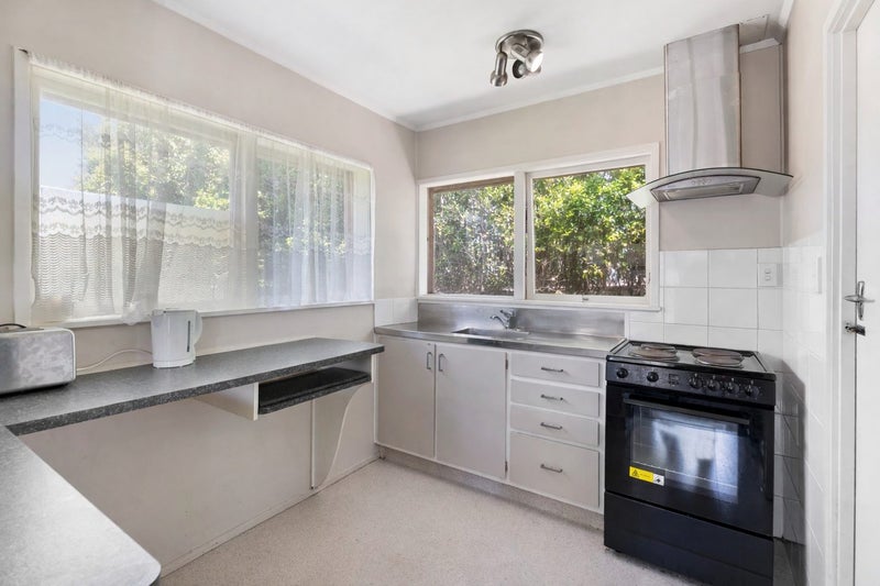 2/16 Kapiti Place, Sunnynook, Auckland - Carousel 2