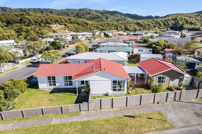 2 Kawatiri Grove, Wainuiomata, Lower Hutt - Carousel 1
