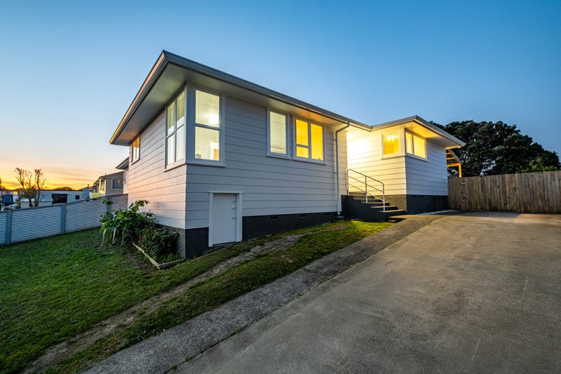 32 Beauzami Crescent, Ascot Park, Porirua - Carousel 1