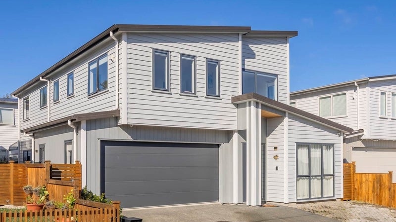 6 Arorangi Rise, Te Atatu Peninsula, Auckland - Carousel 1