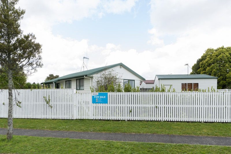 1 Penney Green, Nawton, Hamilton - Carousel 21