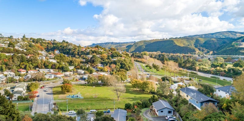 28 Castle Crescent, Stokes Valley, Lower Hutt - Carousel 17